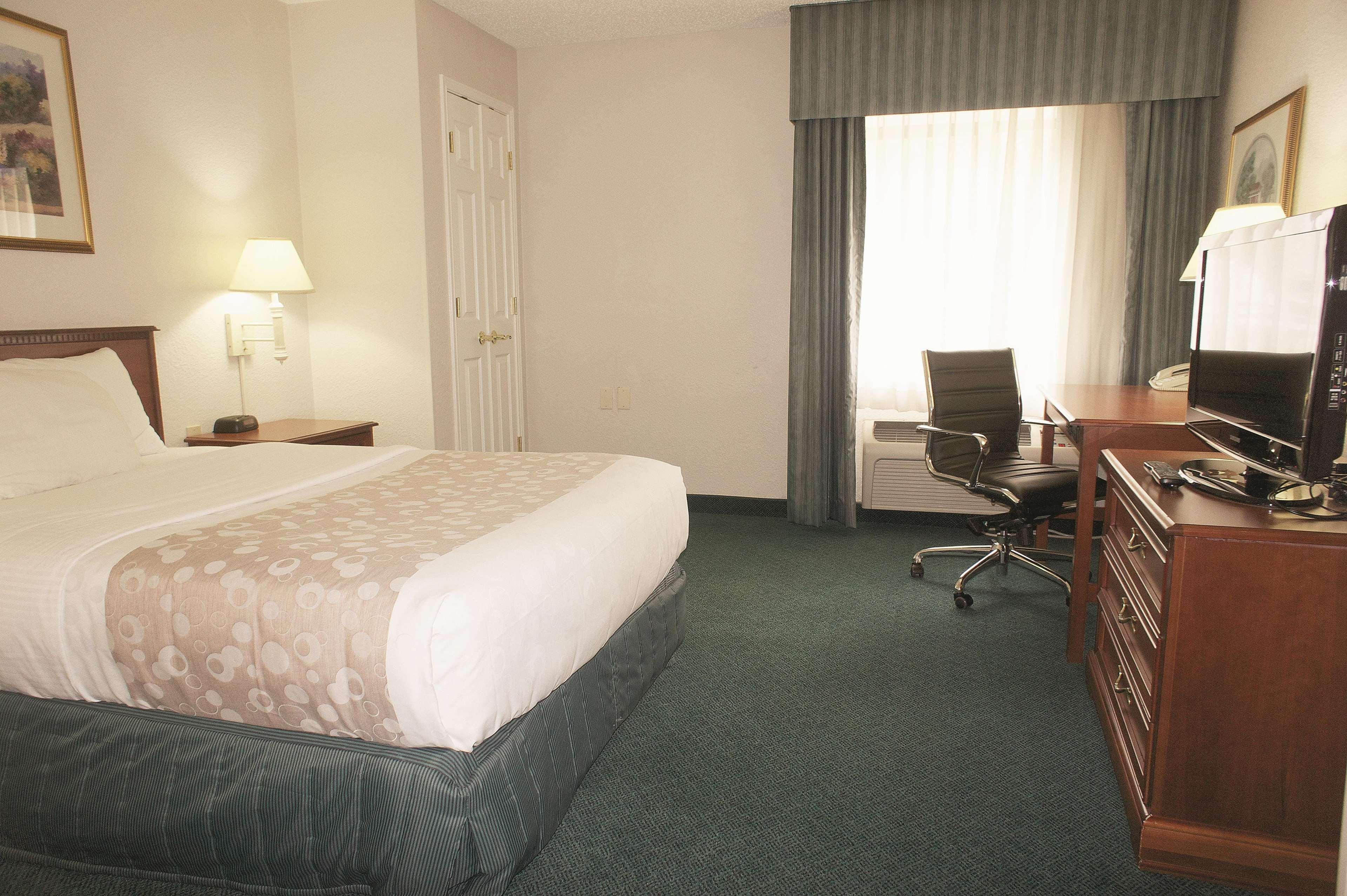 La Quinta Inn By Wyndham Detroit Canton Εξωτερικό φωτογραφία