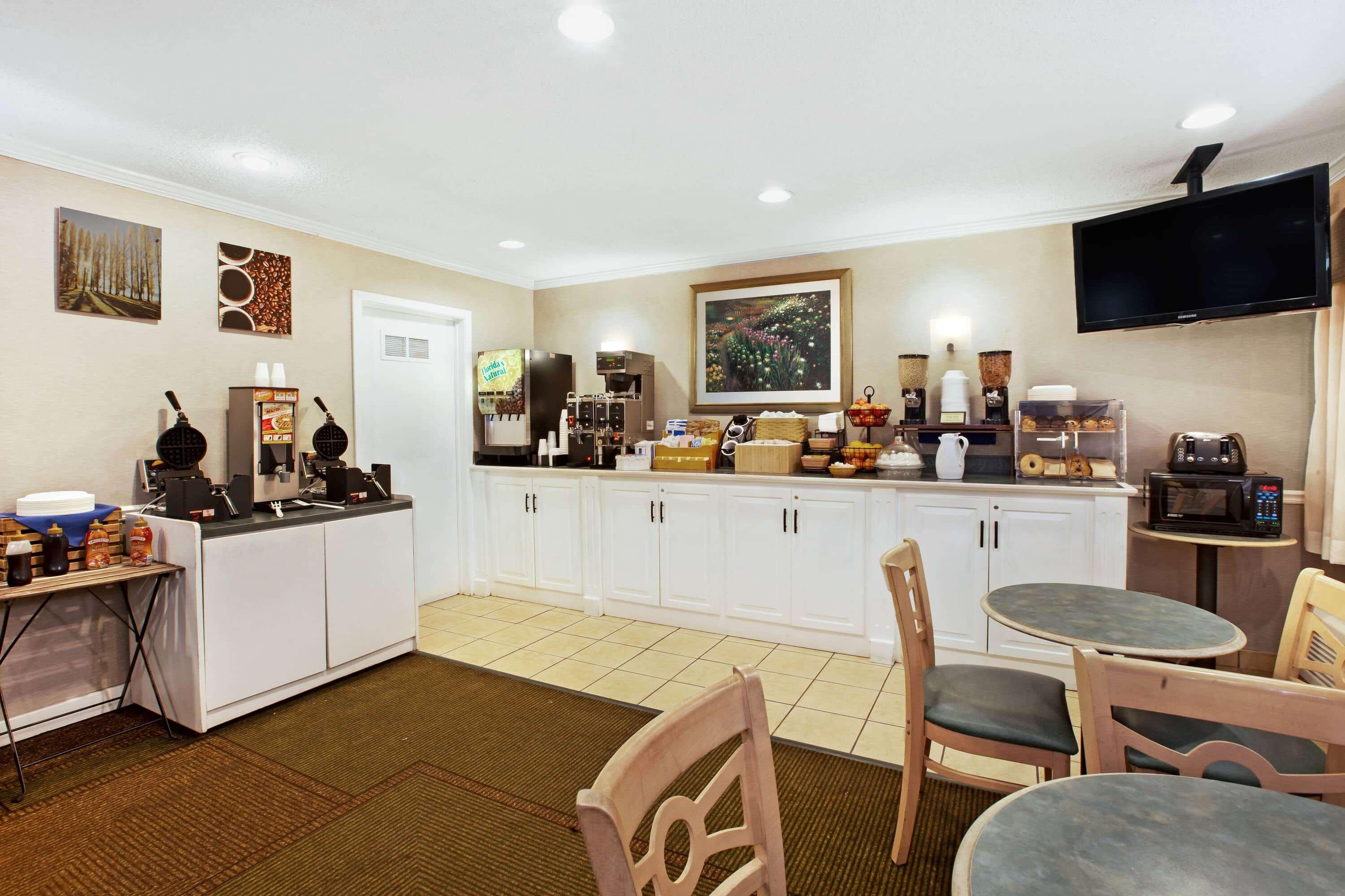 La Quinta Inn By Wyndham Detroit Canton Εξωτερικό φωτογραφία