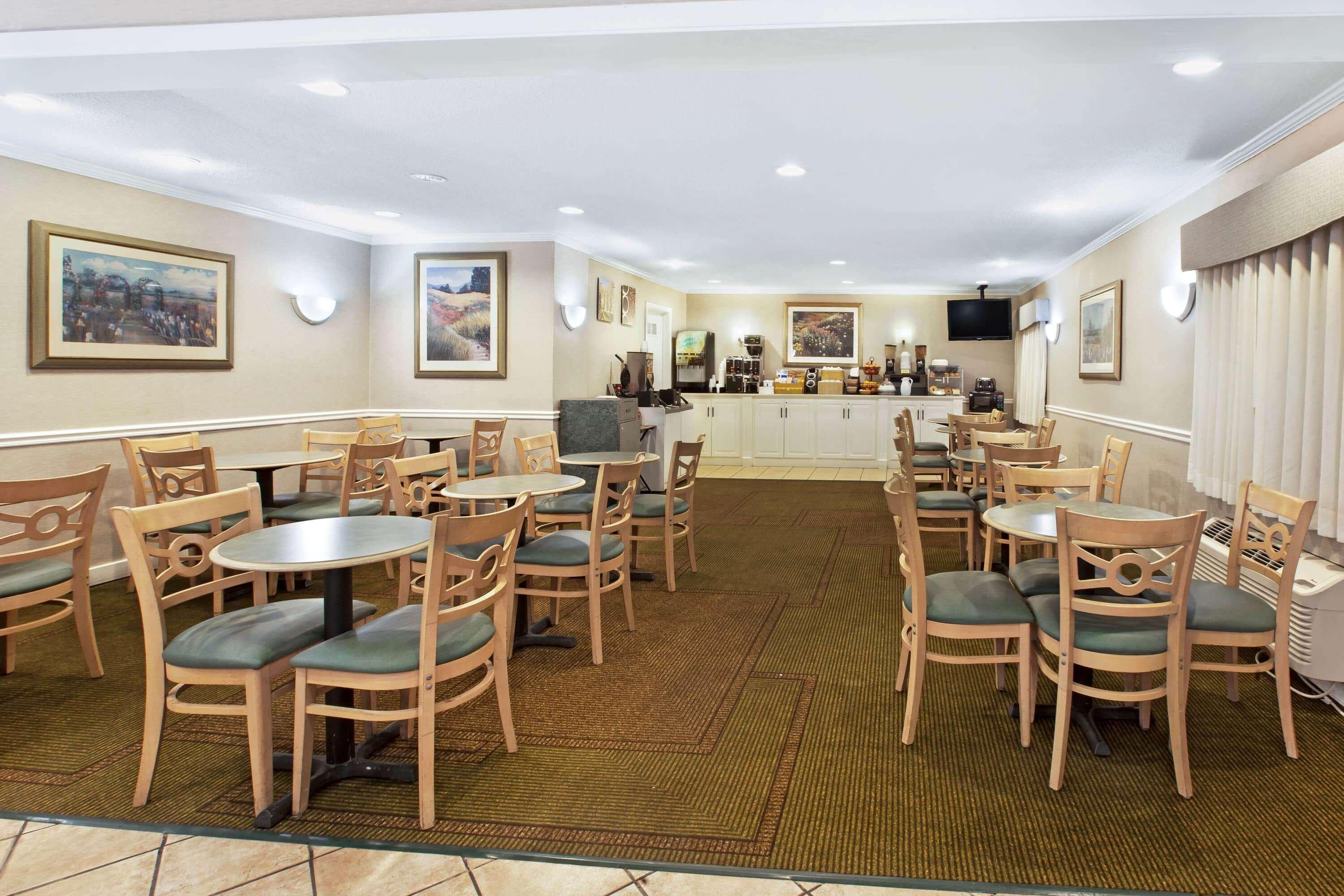 La Quinta Inn By Wyndham Detroit Canton Εξωτερικό φωτογραφία