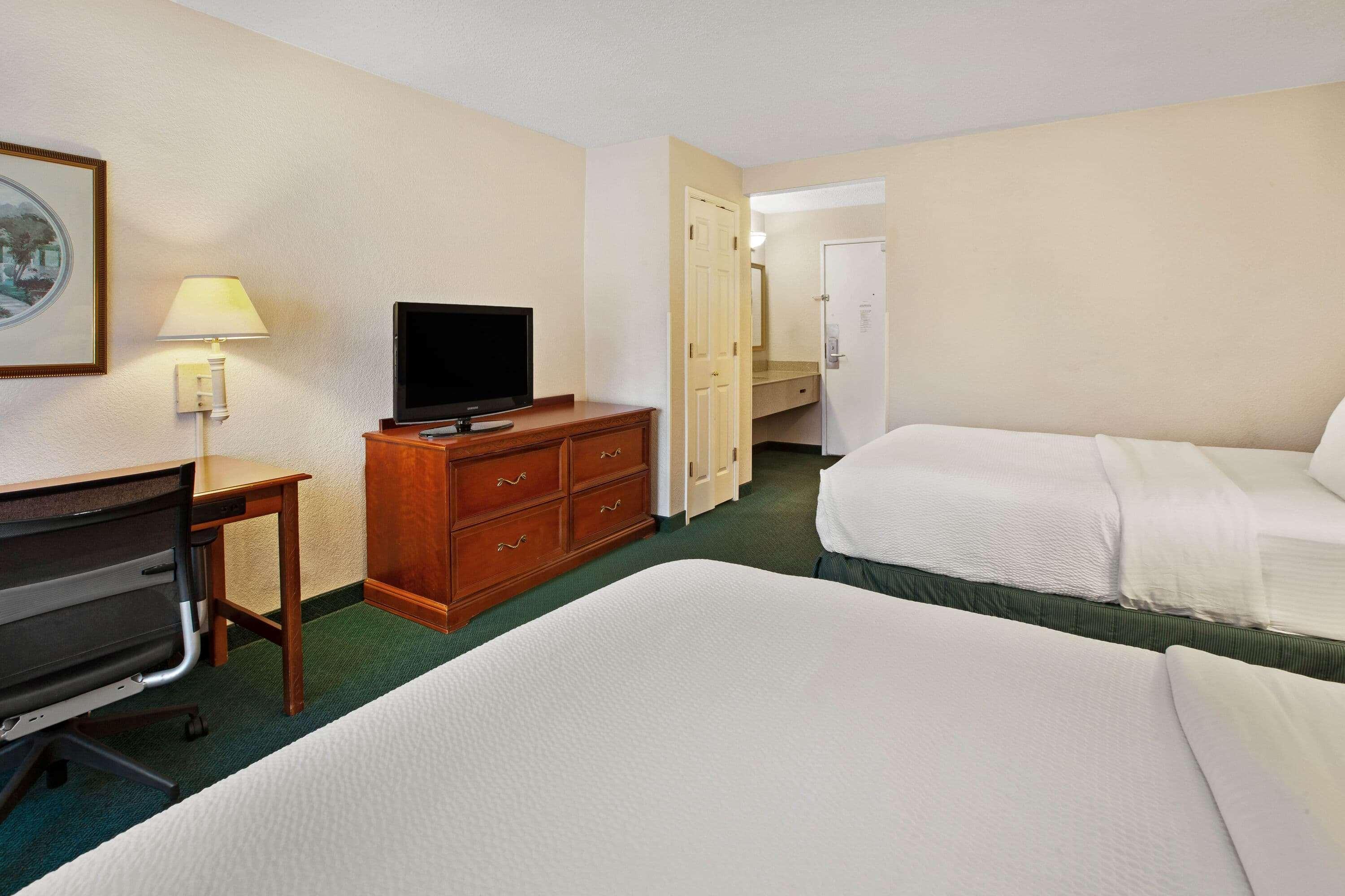 La Quinta Inn By Wyndham Detroit Canton Δωμάτιο φωτογραφία