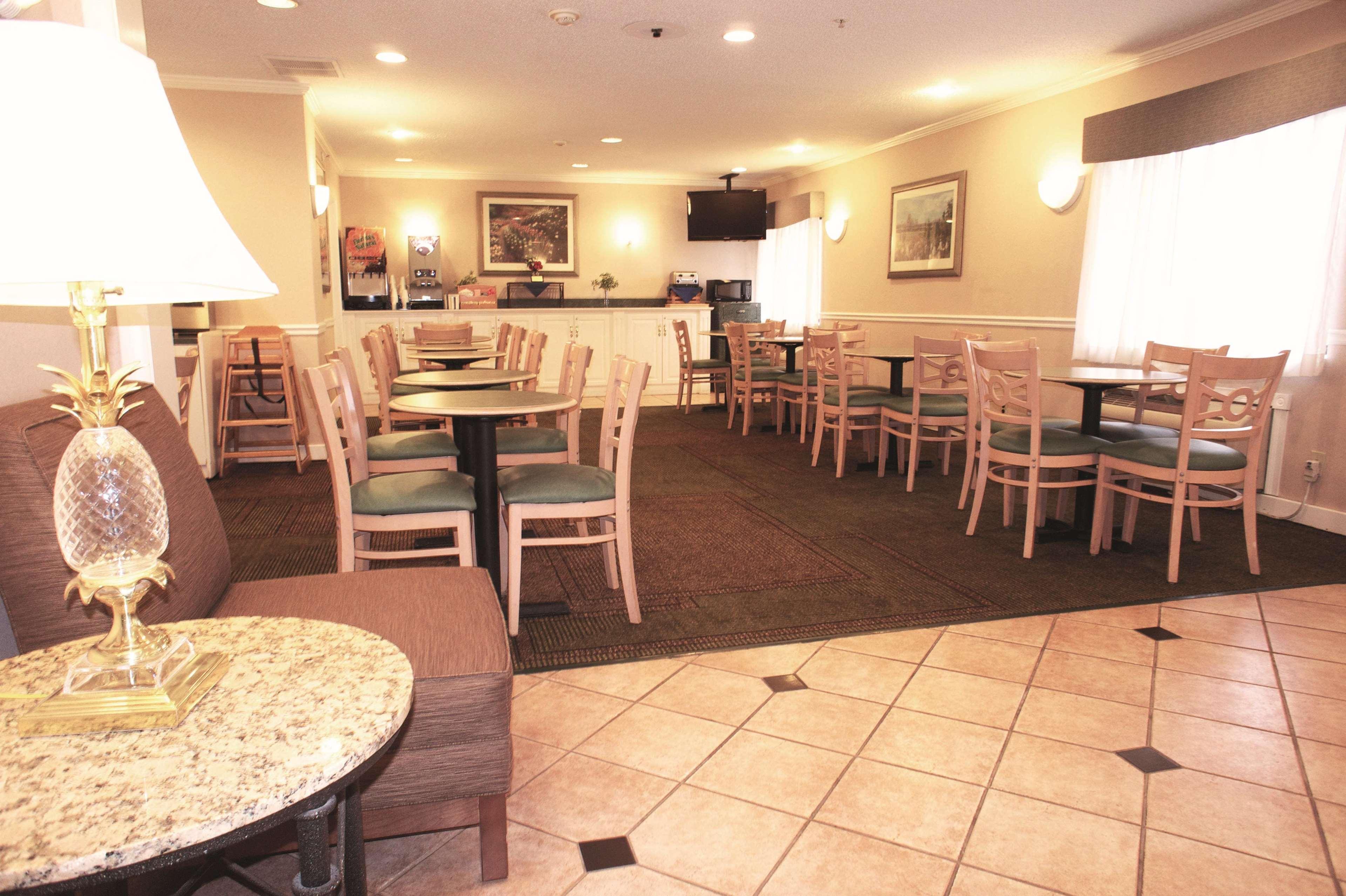 La Quinta Inn By Wyndham Detroit Canton Εξωτερικό φωτογραφία