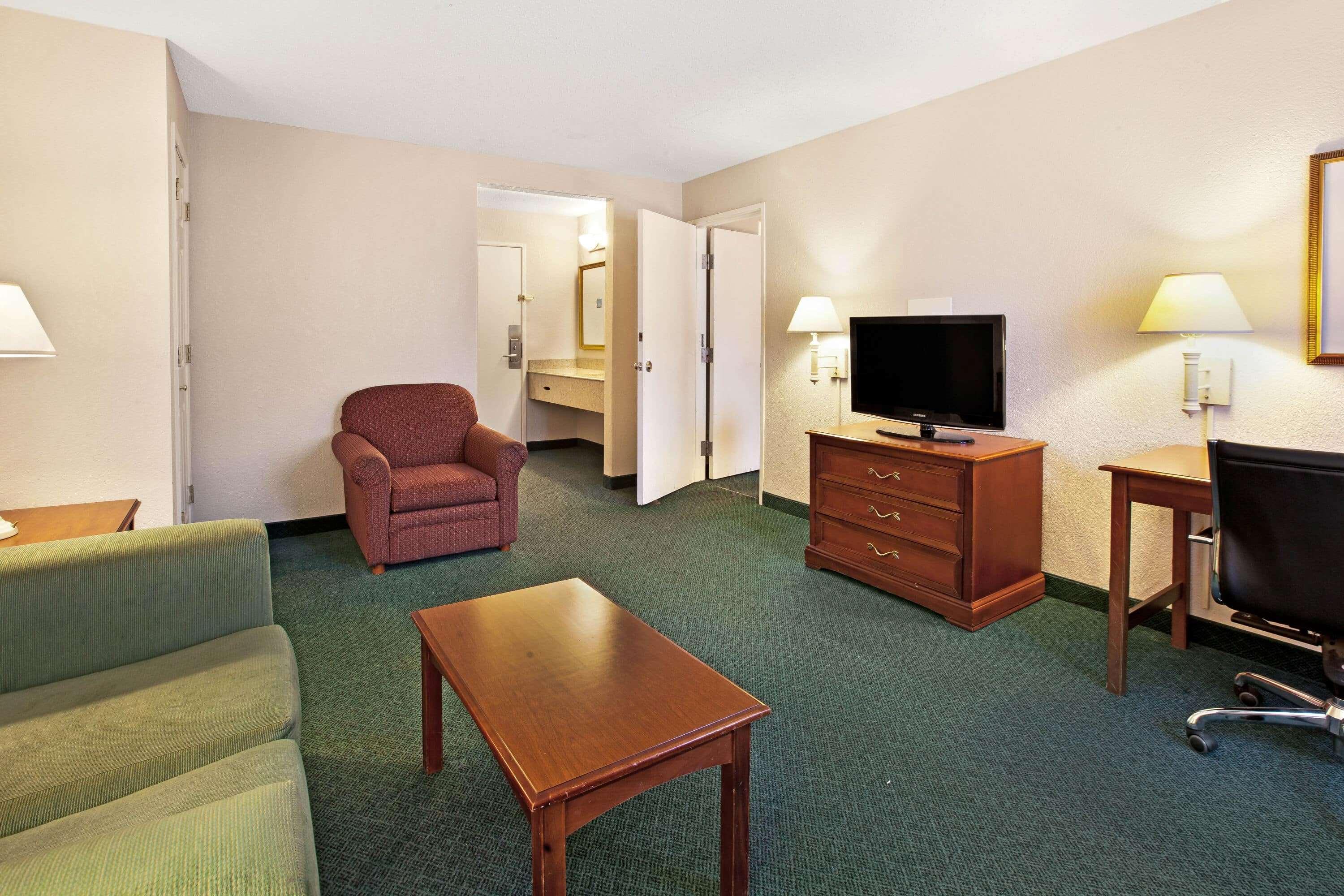 La Quinta Inn By Wyndham Detroit Canton Εξωτερικό φωτογραφία