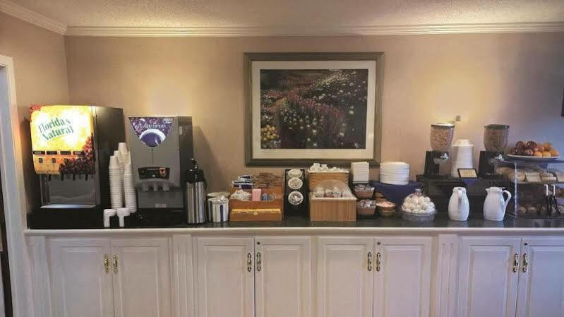 La Quinta Inn By Wyndham Detroit Canton Εξωτερικό φωτογραφία